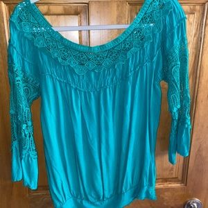 Boutique green lace detail front/back top sz S
